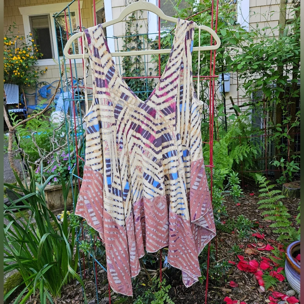 Free People Day Dreamers Tank Top VNeck Faux Batik Print Handkerchief Hem XS NWT - Picture 6 of 15